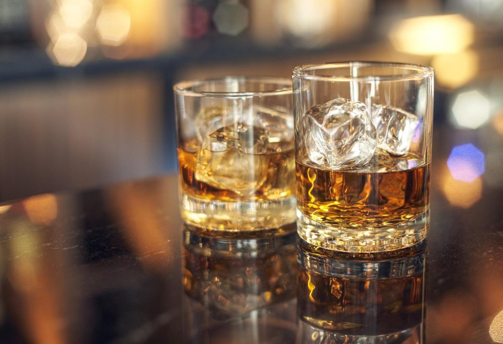 Fiesta Americana Mexico Toreo Esterno foto Two Old Fashioned glasses with ice cubes