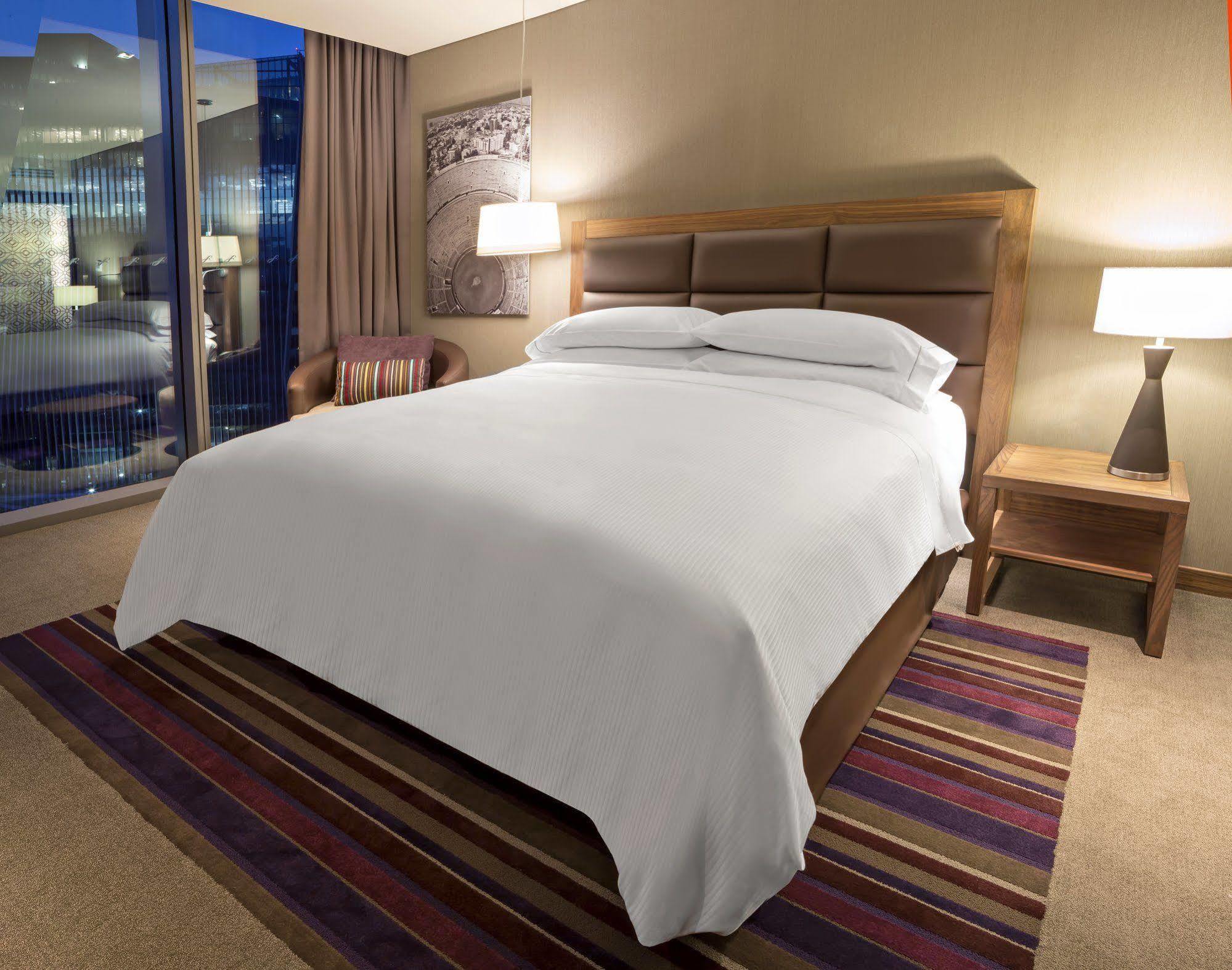 Fiesta Americana Mexico Toreo Esterno foto A bed with a duvet cover