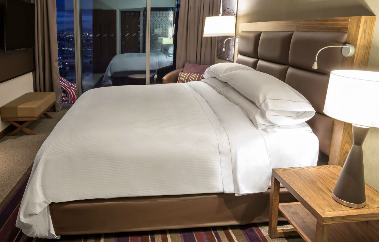 Fiesta Americana Mexico Toreo Esterno foto A bed with a sheet